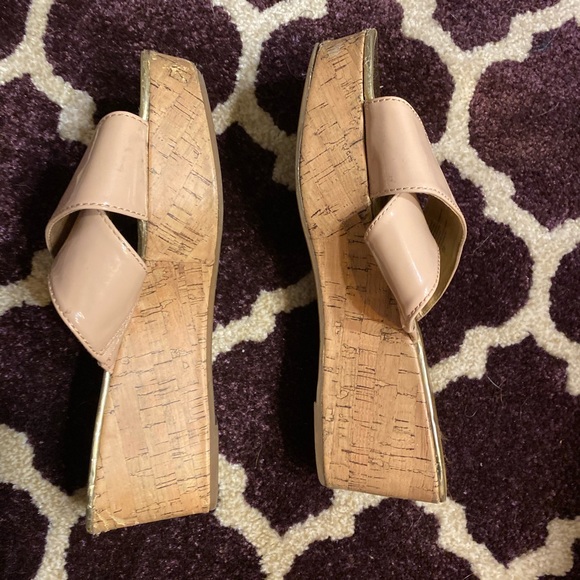 Size 9 tan sandals - Picture 1 of 2